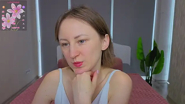 LuluChiiii online show from March 3, 11:06 am