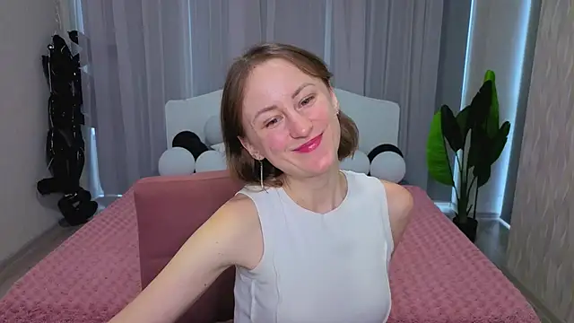 LuluChiiii online show from November 9, 11:58 am