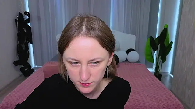 LuluChiiii online show from November 10, 10:42 am