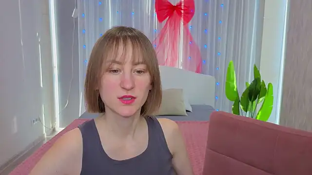 LuluChiiii online show from January 13, 11:58 am