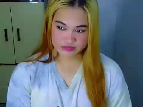 Snapshot of Annierose_ts chatting on February 23, 5:02 pm Annierose ts online show from February 23, 5:02 pm