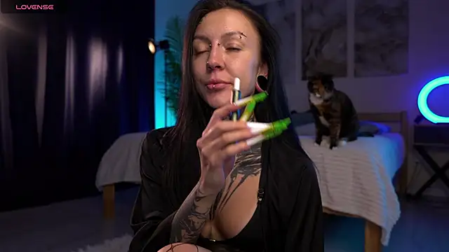 Alise Eve  online show from February 19, 5:21 pm