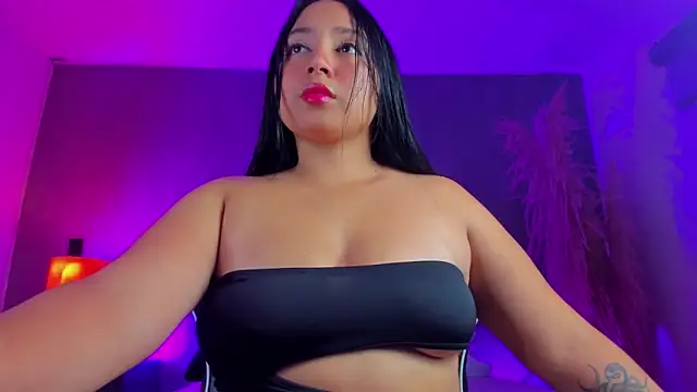 luccia smith online show from May 13, 2:29 am