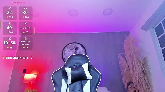 luccia smith online show from March 8, 2:26 am