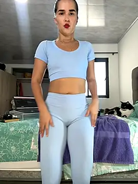 Snapshot of annymaldonado chatting on October 30, 2:04 pm annymaldonado online show from October 30, 2:04 pm