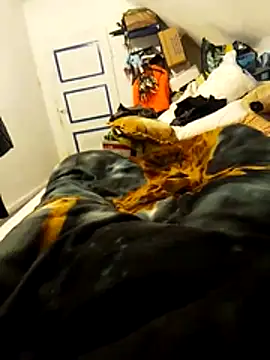 Snapshot of chrisdic27 chatting on February 22, 6:38 am chrisdic27 online show from February 22, 6:38 am