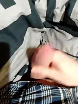 Snapshot of chrisdic27 chatting on February 24, 9:15 pm chrisdic27 online show from February 24, 9:15 pm