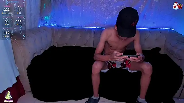 Snapshot of teamlover00 chatting on December 20, 5:43 am teamlover00 online show from December 20, 5:43 am