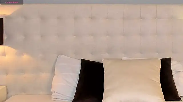 Snapshot of KellyRooss chatting on December 2, 12:18 pm KellyRooss online show from December 2, 12:18 pm