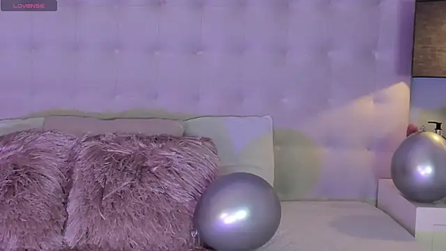 Snapshot of KellyRooss chatting on September 25, 12:00 pm KellyRooss online show from September 25, 12:00 pm