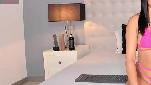 Snapshot of KellyRooss chatting on November 14, 12:31 pm KellyRooss online show from November 14, 12:31 pm