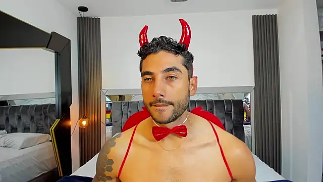 Snapshot of MARC_THOMPSON_ chatting on November 1, 12:50 am MARC THOMPSON online show from November 1, 12:50 am