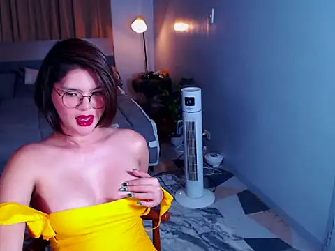 BonnyTyra online show from June 2, 6:13 am