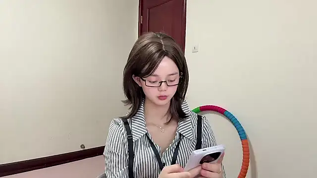 Nicole-13 online show from April 14, 2:33 pm