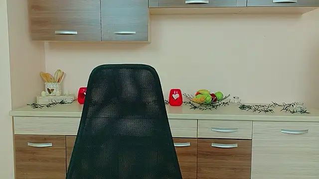 Julia Jae online show from April 17, 6:38 am