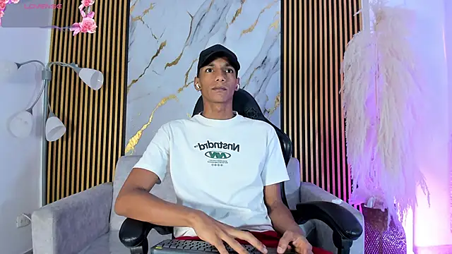 JulienSaint online show from December 2, 11:56 am