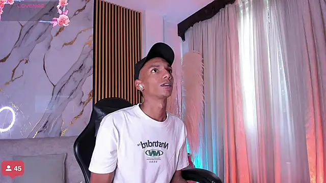 JulienSaint online show from November 7, 12:10 pm