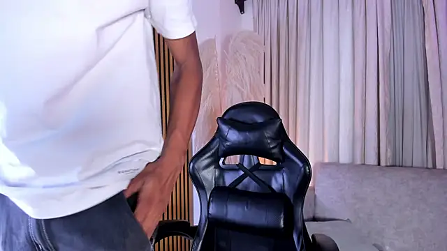 JulienSaint online show from February 16, 12:15 pm