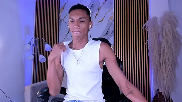 JulienSaint online show from April 22, 11:50 am