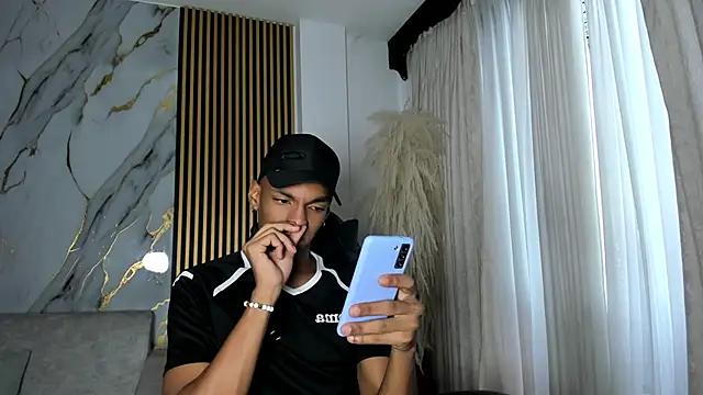 JulienSaint online show from November 26, 12:05 pm