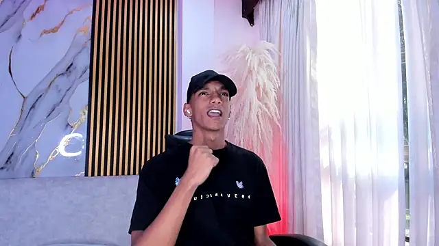 JulienSaint online show from November 17, 12:09 pm