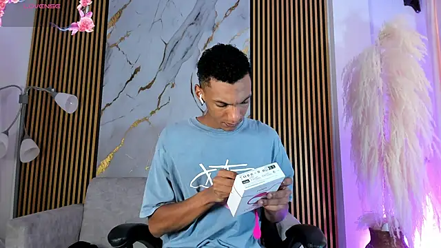 JulienSaint online show from December 3, 12:15 pm