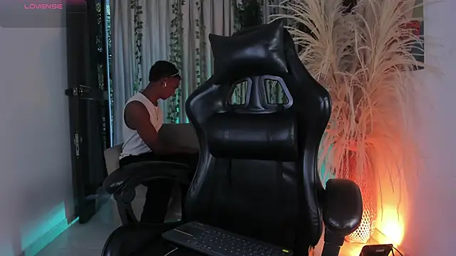 JulienSaint online show from May 13, 11:17 am