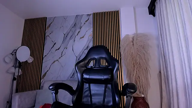 JulienSaint online show from April 29, 11:47 am