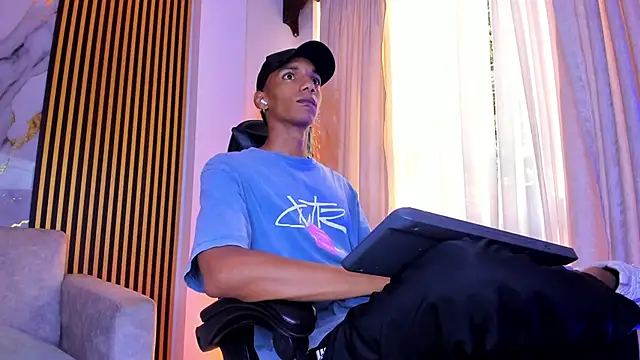 JulienSaint online show from November 15, 12:09 pm