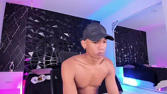 JulienSaint online show from October 25, 12:28 pm