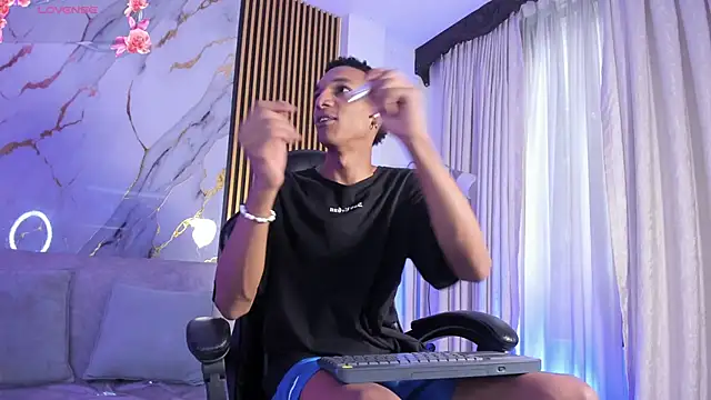 JulienSaint online show from December 22, 11:54 am