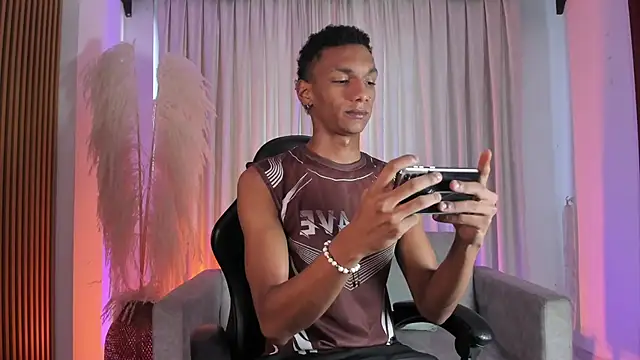 JulienSaint online show from January 15, 12:30 pm