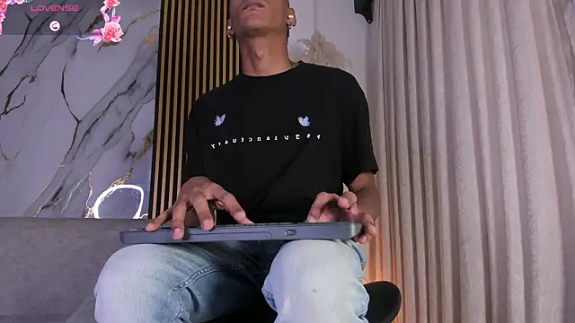 JulienSaint online show from March 4, 12:24 pm