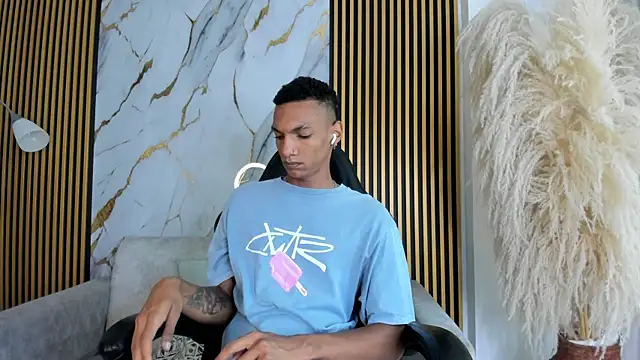 JulienSaint online show from May 7, 1:03 pm