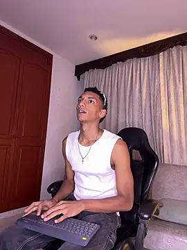 JulienSaint online show from March 15, 11:28 am