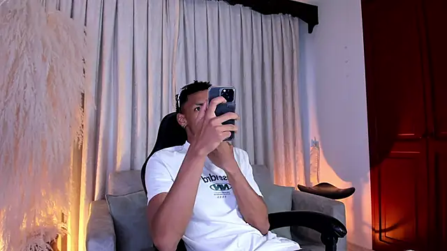 JulienSaint online show from March 16, 11:36 am