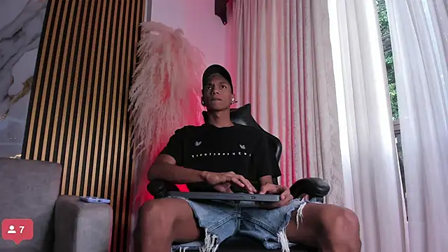 JulienSaint online show from October 31, 12:24 pm