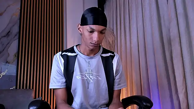 JulienSaint online show from March 13, 11:37 am