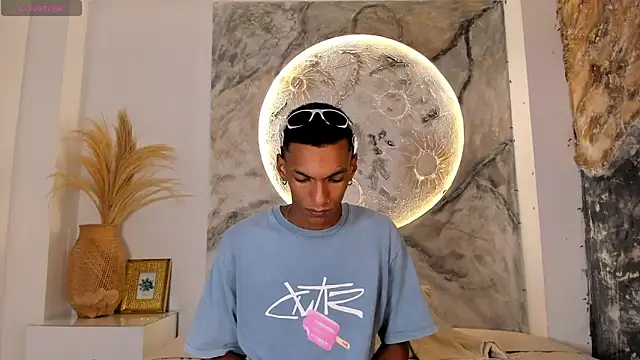 JulienSaint online show from April 14, 11:37 am