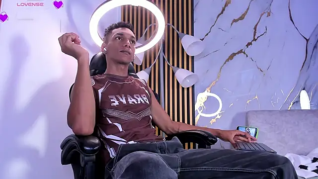 JulienSaint online show from February 23, 9:32 am