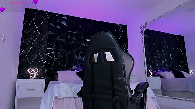 JulienSaint online show from February 12, 12:38 pm