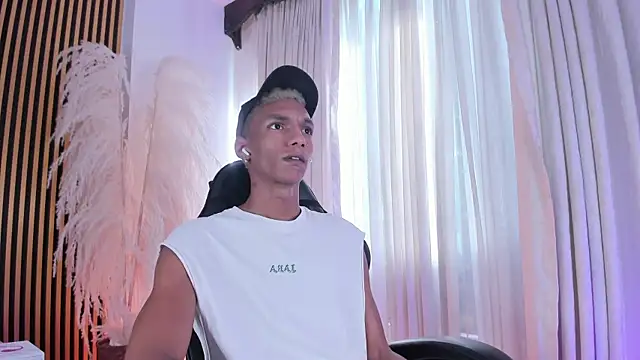 JulienSaint online show from October 28, 12:26 pm