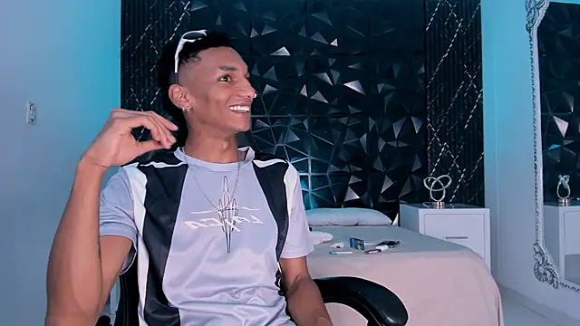 JulienSaint online show from February 17, 12:46 pm