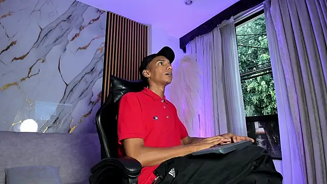 JulienSaint online show from December 4, 12:04 pm