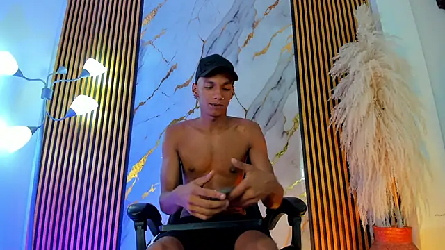 Snapshot of JulienSaint chatting on September 25, 12:33 pm JulienSaint online show from September 25, 12:33 pm