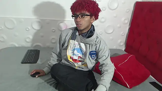 Snapshot of felipecams123 chatting on November 21, 1:15 am felipecams123 online show from November 21, 1:15 am