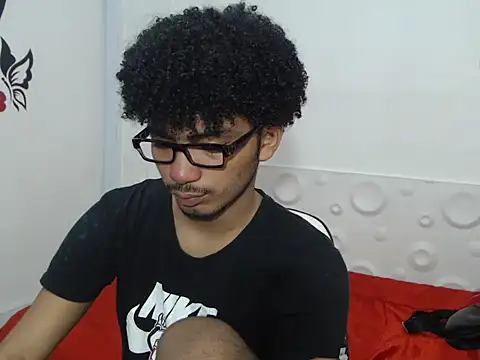 Snapshot of felipecams123 chatting on September 25, 12:49 am felipecams123 online show from September 25, 12:49 am