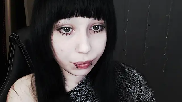  LUCY LAVE online show from April 2, 11:55 pm