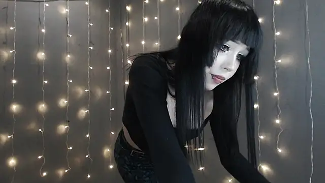  LUCY LAVE online show from April 6, 2:07 pm