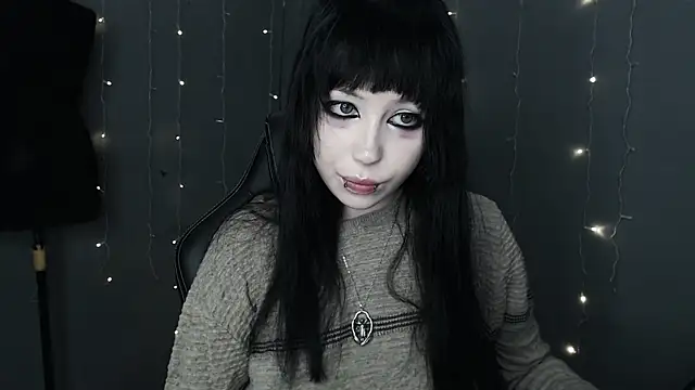  LUCY LAVE online show from April 14, 9:53 pm